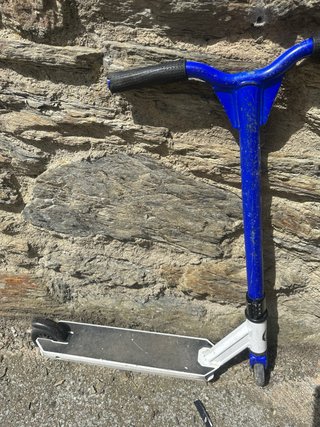 Patinete freestyle azul y blanco