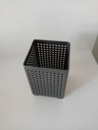 Cubilete metálico perforado a estrenar