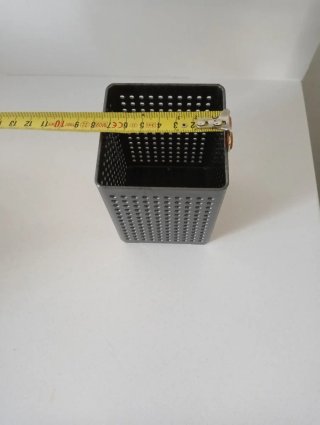 Cubilete metálico perforado a estrenar
