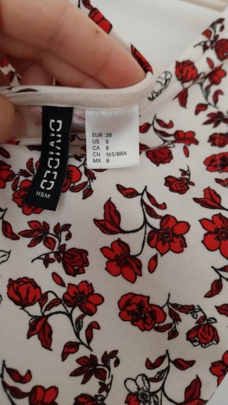 Vestido H&M flores rojas y blancas