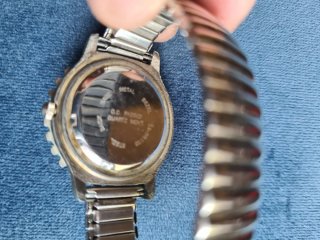 Reloj plateado marca Astro