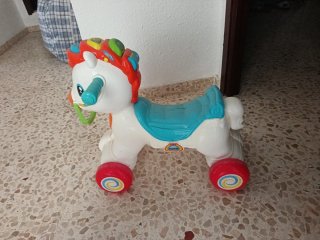 Caballo correpasillos Clementoni