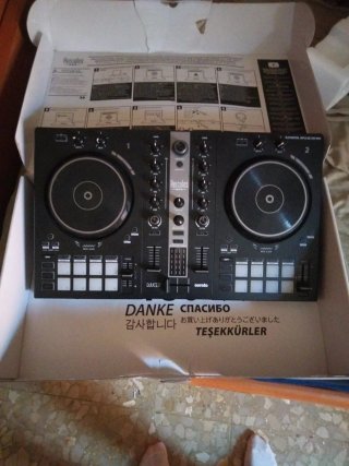 Mesa de Mezcla Hercules DJControl Impulse 300