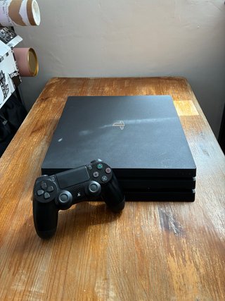 PS4 Pro 1 TB + Mando Negro