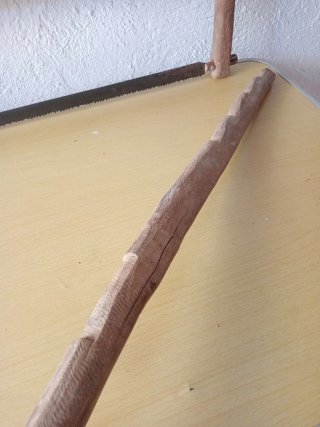 Orcate y sierra antigua de madera