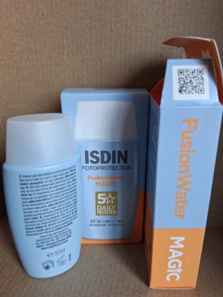 2 ISDIN Fotoprotector Fusion Water MAGIC SPF 50