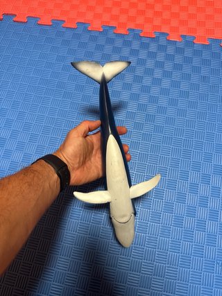 Figura de ballena marrón