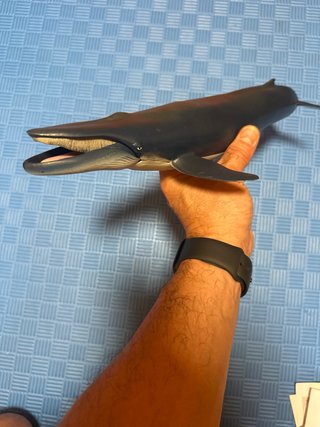 Figura de ballena marrón