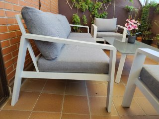 Conjunto sofás y mesa exterior