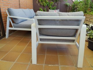 Conjunto sofás y mesa exterior