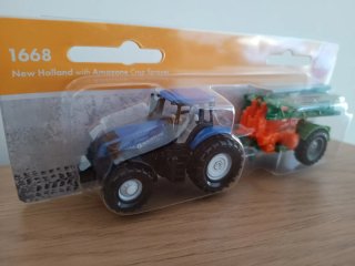 Siku 1668 New Holland T8 con Pulverizador