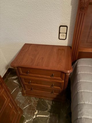 Cómoda, cabezero y Mesitas de Noche Madera