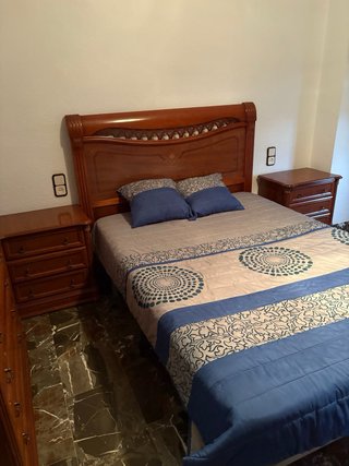 Cómoda, cabezero y Mesitas de Noche Madera