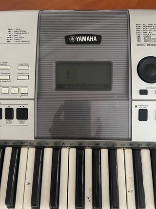 Teclado Yamaha PSR-E413