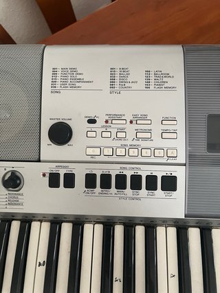 Teclado Yamaha PSR-E413