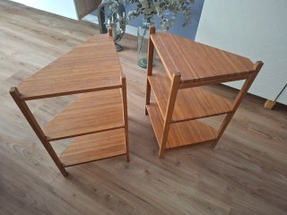 Estantería de madera triangular