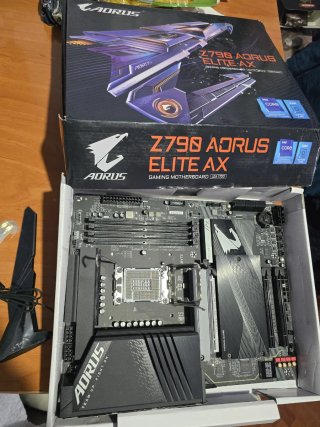 Placa Base Gigabyte Z790 Aorus Elite AX DDR5 LEER