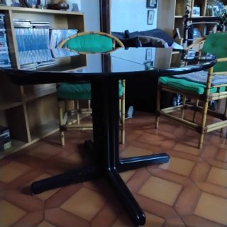 Mesa comedor redonda extensible lacada negro