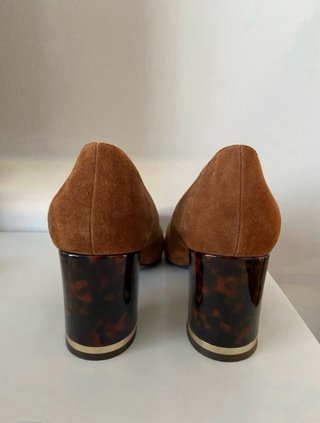Zapatos de tacón ante marrón