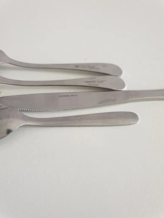 Set de 88 cubiertos de metal nuevos varios