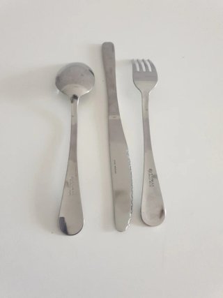 Set de 88 cubiertos de metal nuevos varios