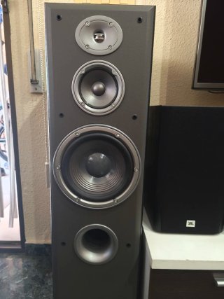 Altavoces JBL E60
