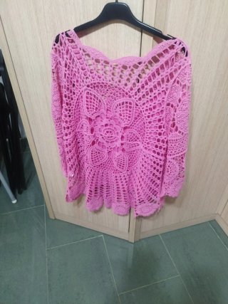 Suéter rosa tejido