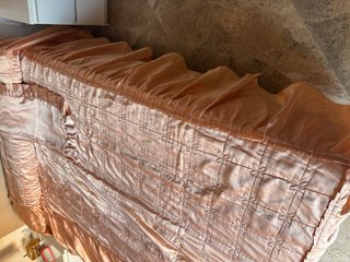 Colcha Satén Rosa Cama 105