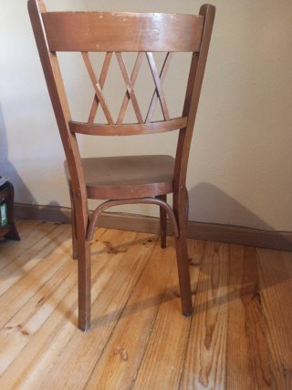 Silla de madera antigua