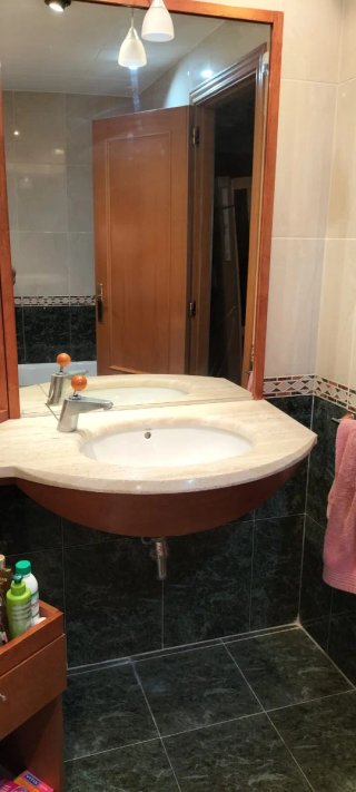 Mueble de baño madera y mármol