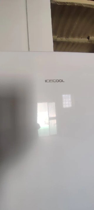 Frigorífico blanco No tiene carga, para reparar.