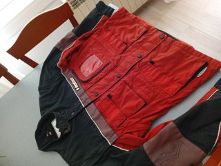 Chaqueta de moto Hebo roja y negra