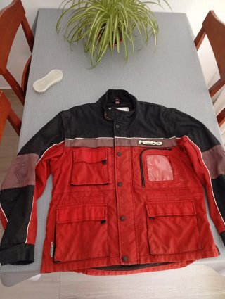Chaqueta de moto Hebo roja y negra