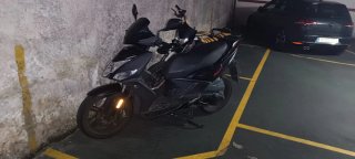 Plaza de motos en centro Pontevedra benito corbal