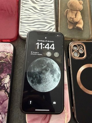 iPhone 11 color negro se entrega con fundas