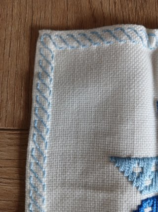 Mantel individual con 2 servilletas bordadas