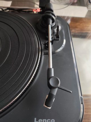 Tocadiscos Lenco L82