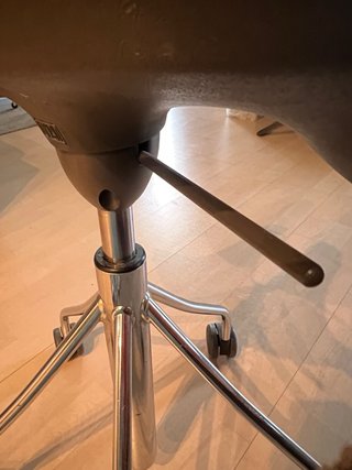 Taburete ergonómico con ruedas