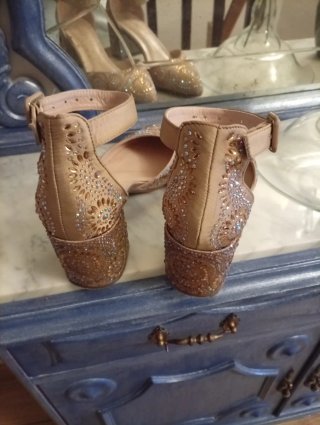 Zapatos Alma en Pena Beige y Dorado