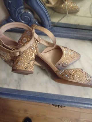 Zapatos Alma en Pena Beige y Dorado