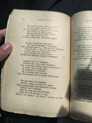 Libro antiguo del Premio Nobel de Literatura
