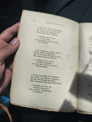 Libro antiguo del Premio Nobel de Literatura