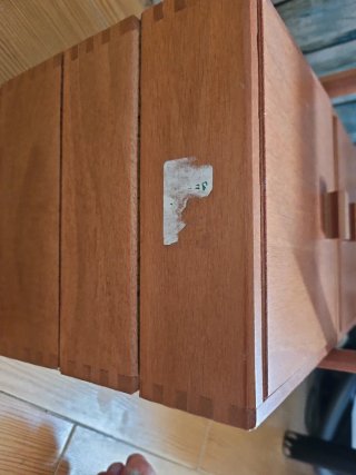 Costurero vintage de madera y metal