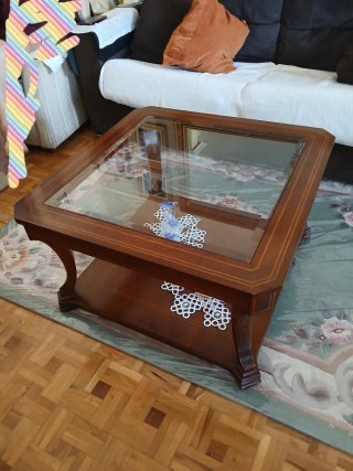 Mesa de centro de madera y cristal