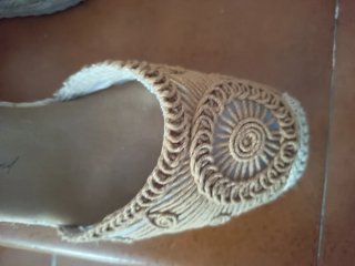 Alpargatas de tacón beige y marrón