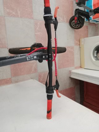 Bicicleta MTB con fallo en pedaleo y freno