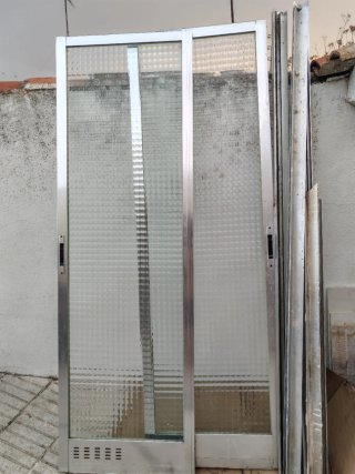 Puerta corredera aluminio 207,5x127 cm