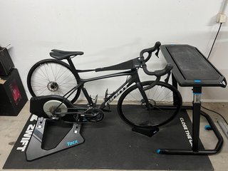 Bicicleta Giant TCR + Tacx Neo 2T Indoor
