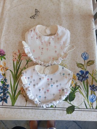 Babero y portachupetes ,15 € cada conjunto