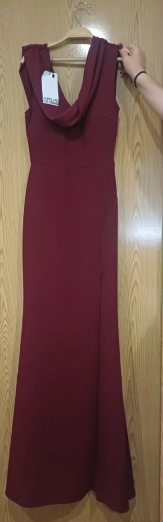 Vestido de fiesta burdeos largo con abertura